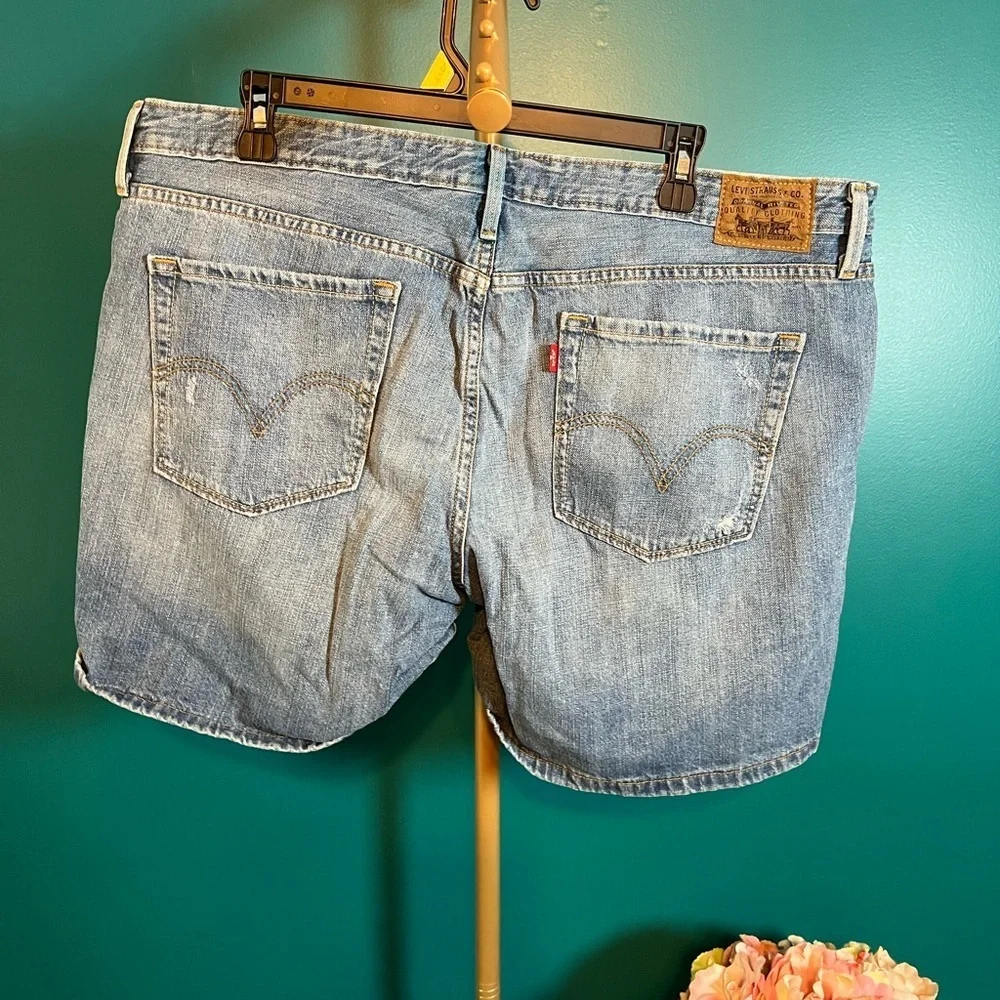 Levi’s Classic Blue Denim Shorts